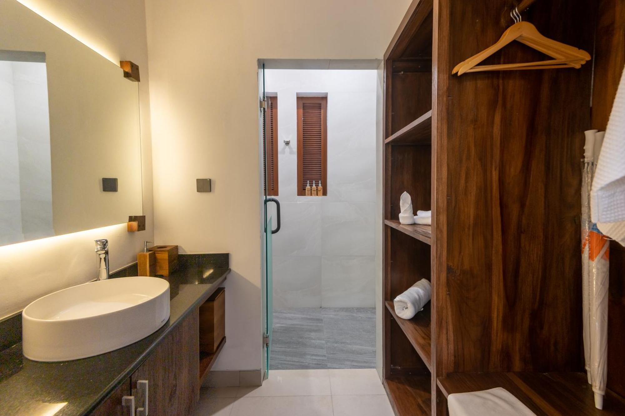 Griya Shanti Suites Sanur Buitenkant foto